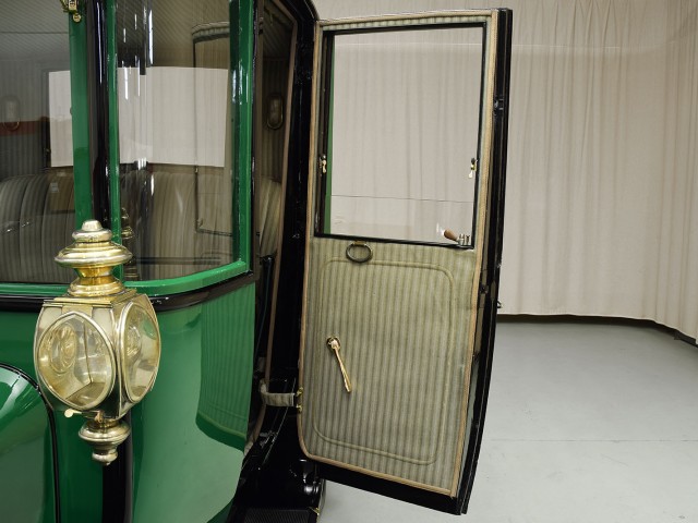 1916 Rauch & Lang Electric J6 Coach