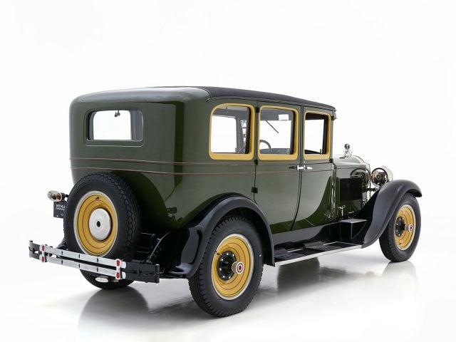 1928 Packard 526 Sedan For Sale at Hyman LTD