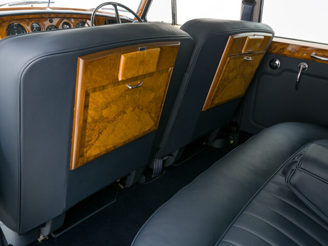 interior of rolls-royce silver cloud saloon for sale by hyman classic car dealers