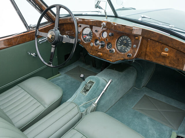 front interior of jaguar xk140 drophead for sale by hyman classic car dealers