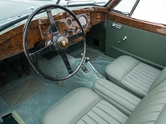 front interior of jaguar xk140 drophead for sale by hyman classic car dealers