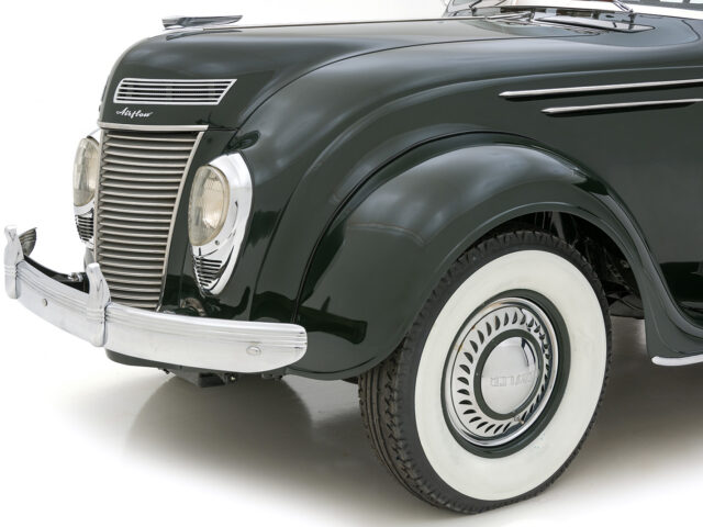 1937 Chrysler CW Airflow "Major Bowes"