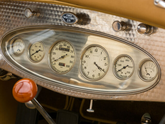 dashboard of a chrysler convertible sedan for sale by hyman car dealers