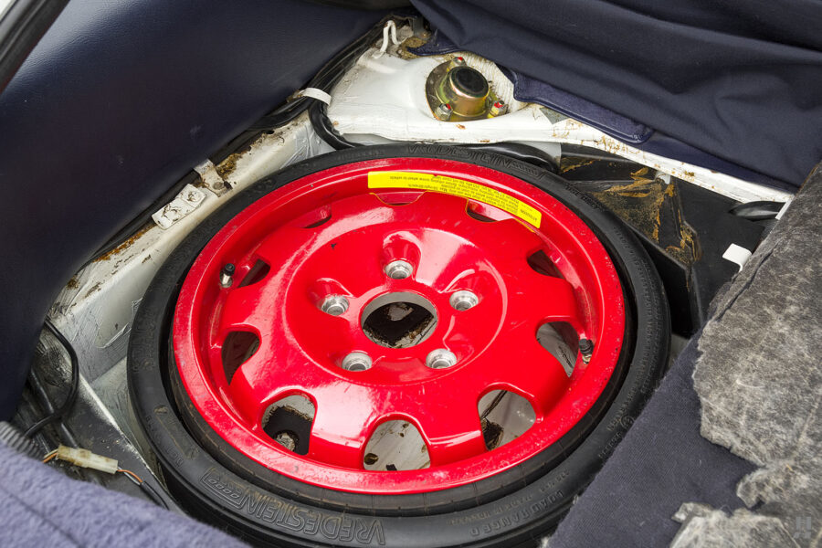 spare tire of porsche 928 s4 for sale by hyman car dealers