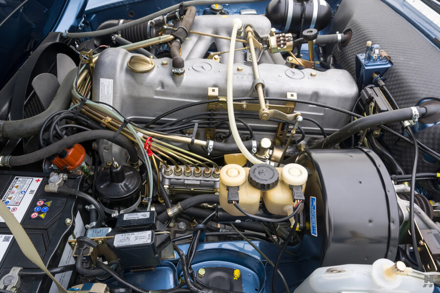 engine of old 1971 mercedes benz for sale by hyman dealers