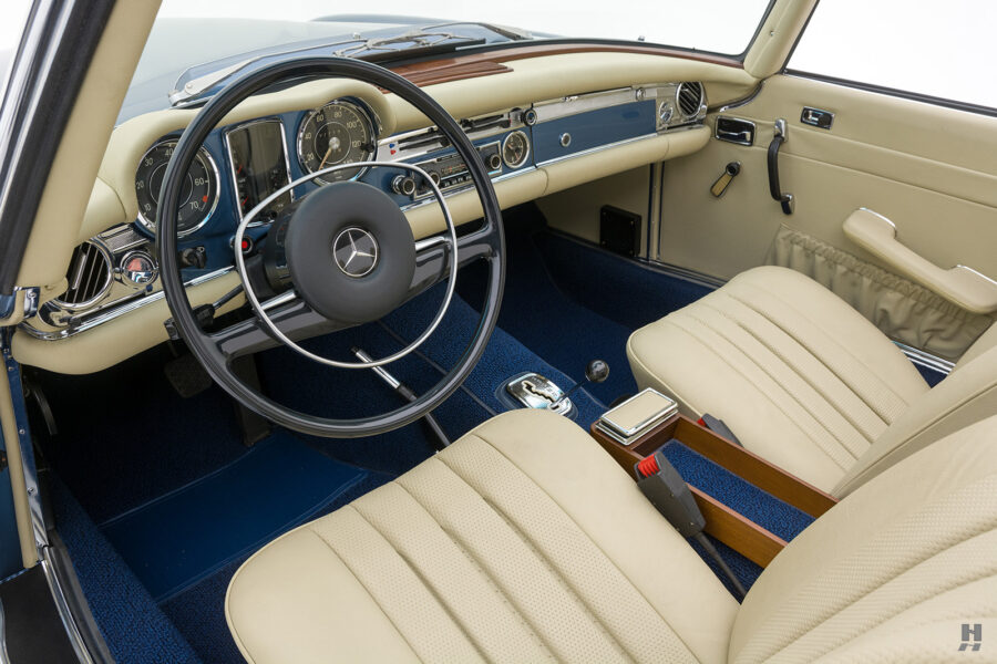 front interior of old 1971 mercedes benz for sale by hyman dealers