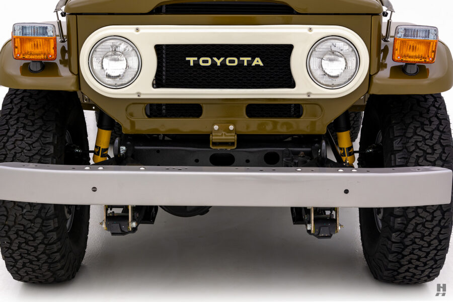 1978 Toyota FJ40 Land Cruiser Front Close Up